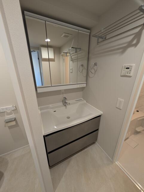 156000