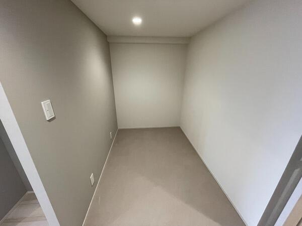 218000
