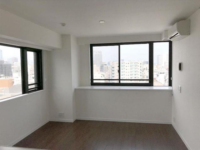 374000