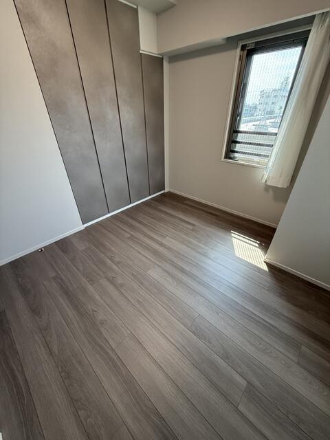 315000