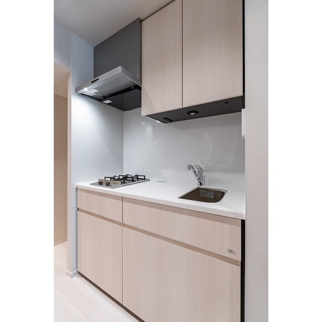161000