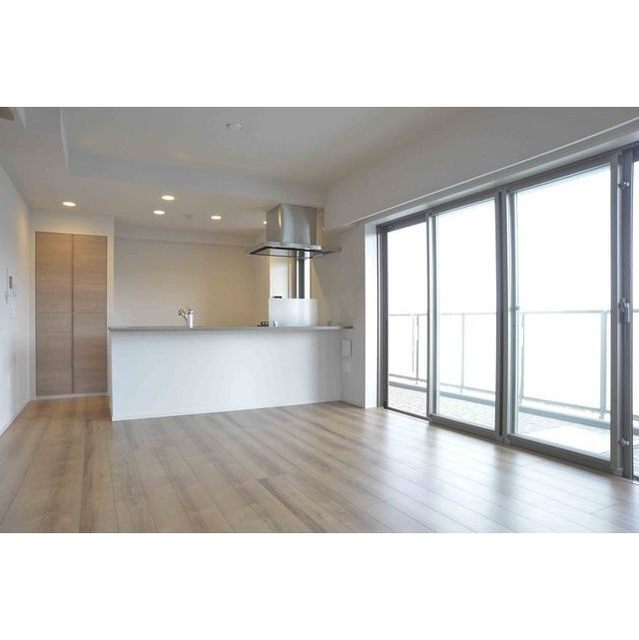 235000