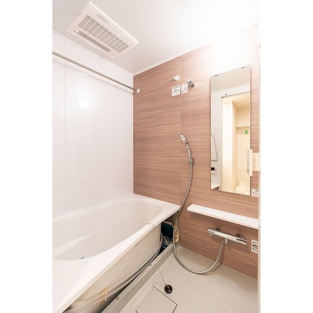 225000