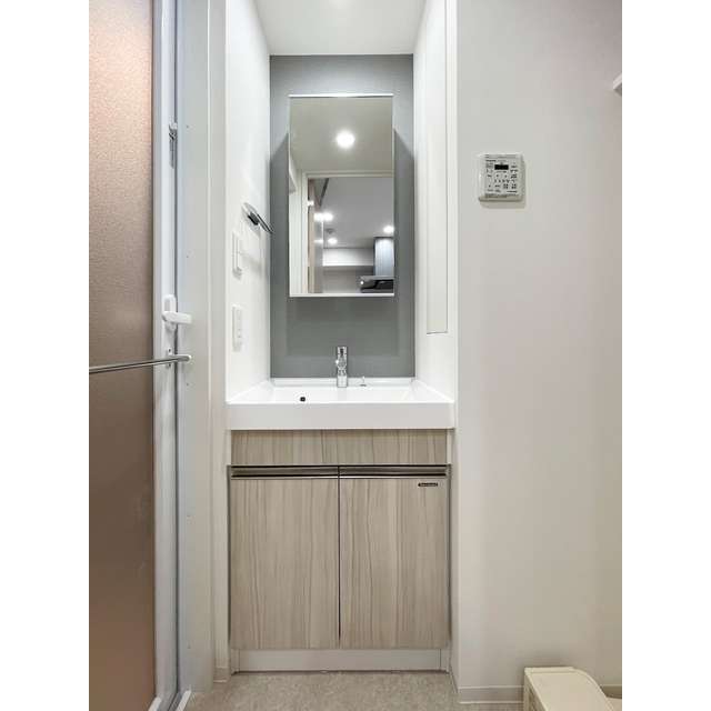 157000