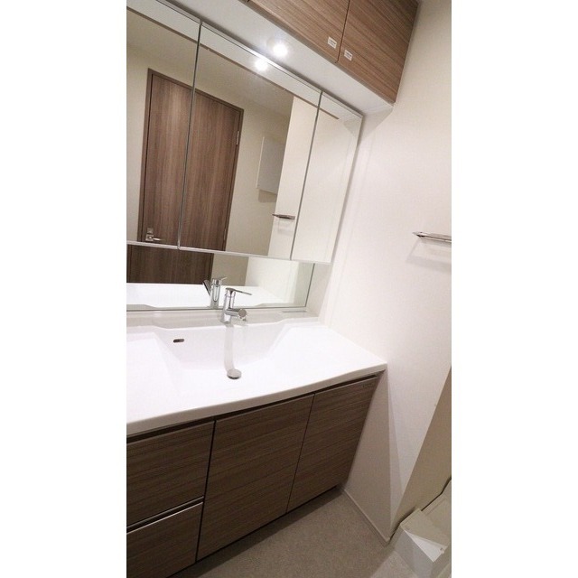 219000