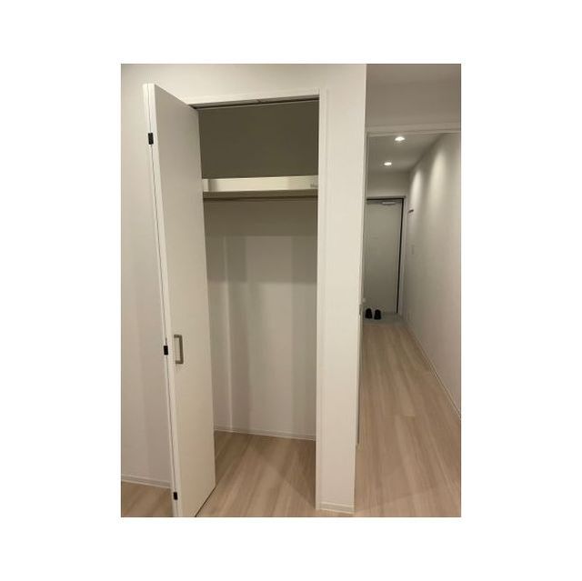 234000