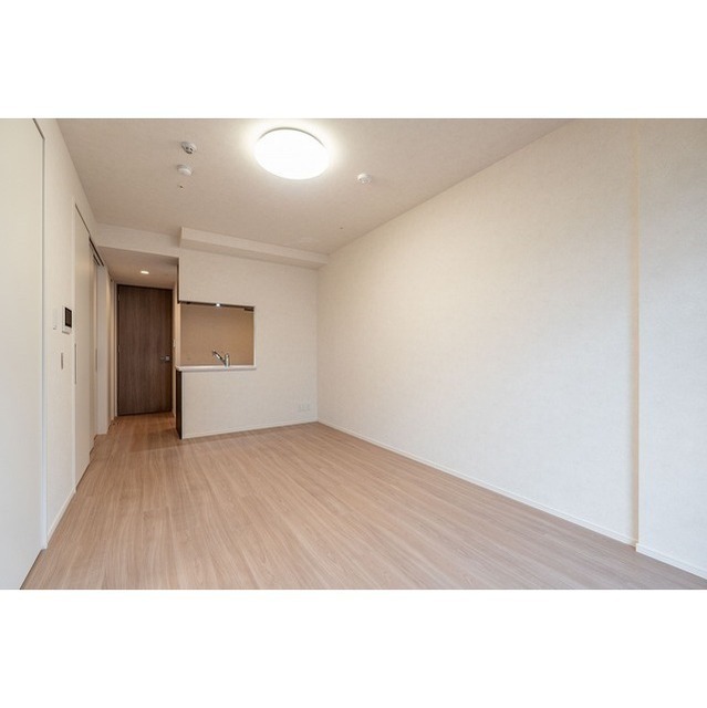 243000