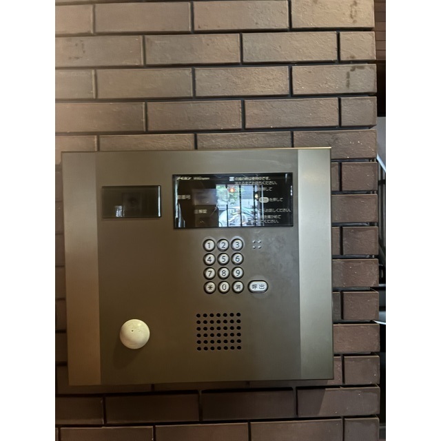 157000